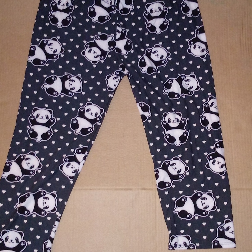 **Free Shipping!**Capri Leggings